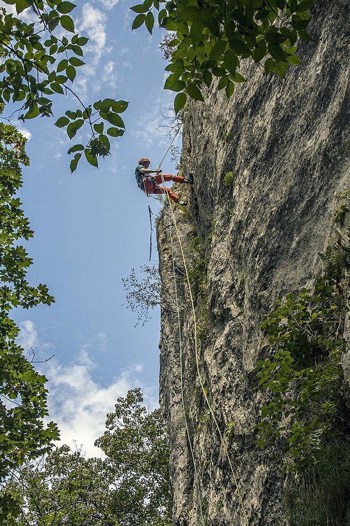 Возможности проведения скальных занятий для альпинистов-разрядников в Гуамке